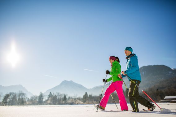 Neben den ganzen Wintersportarten die das Oberbayerische Land in der Zugspitzregion so zu bieten hat, ist Schneeschuhwandern ganz hoch im Kurs! Gemütlich auf der Schneedecke umgeben von Bergen zu laufen ist einfach etwas wunderbares!