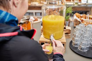 Leckere und frische Säfte findest Du im Frühstücksbereich der Sporthotels. Die Explorer Hotels befinden sich in 10 Alpenregionen in Deutschland und Österreich.