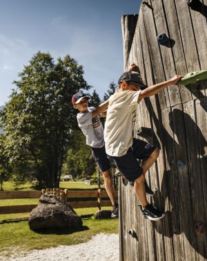 Was ein Kletterspaß an den Kletterwänden im Kid´s Park Klaus Äuele. Im Park gibt es vielseitige Möglichkeiten sich auszutoben.