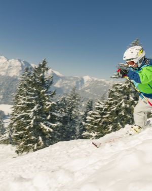 Erlebe Fun & Action in Deinem Winterurlaub im Berchtesgadener Land. Im Explorer Hotel Berchtesgaden übernachtest Du schon ab € 39,80 pro Person.
