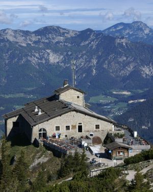 Ideal für Deinen Urlaub im Explorer Hotel Berchtesgaden: Ein Ausflug zum geschichtsträchtigen Kehlsteinhaus in Berchtesgaden. Hier hast Du einen tollen Blick über das Berchtesgadener Land.