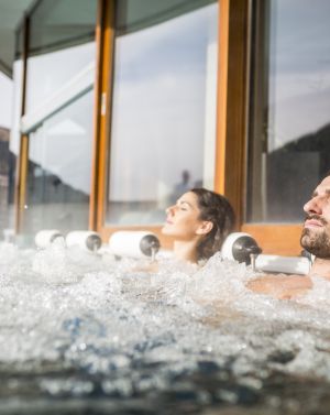 Nahe des Explorer Hotel Bad Kleinkirchheim findest Du Ruhe und Erholung im Römerbad - der Therme direkt an der Skipiste der Kaiserburgbahn.